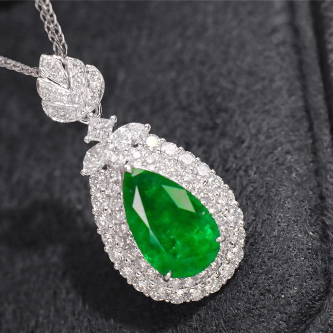14k Gold 2.50 Ctw Vivid Green Natural Emerald & Diamond Pendant( Without Chain ) - 2