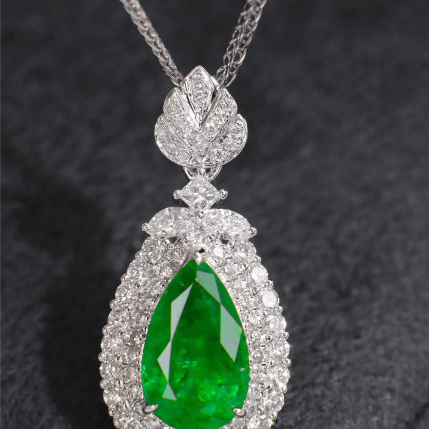 14k Gold 2.50 Ctw Vivid Green Natural Emerald & Diamond Pendant( Without Chain ) - 4