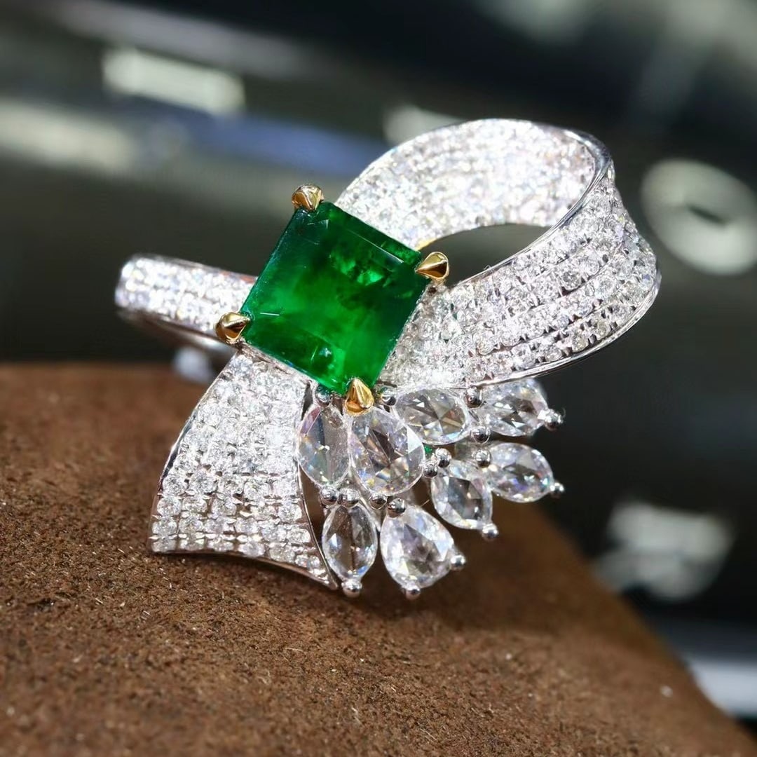 14k Gold 2.31 Ctw Vivid Green Natural Emerald & Diamond Ring: Ref:230988309 // gold content:14k gold // ring size:7. 25us // // main gemstone:emerald // shape:octagonal // carat weight:1. 21ct // color:vivid green // treatment:natural // // adjacent gemstone 2 :