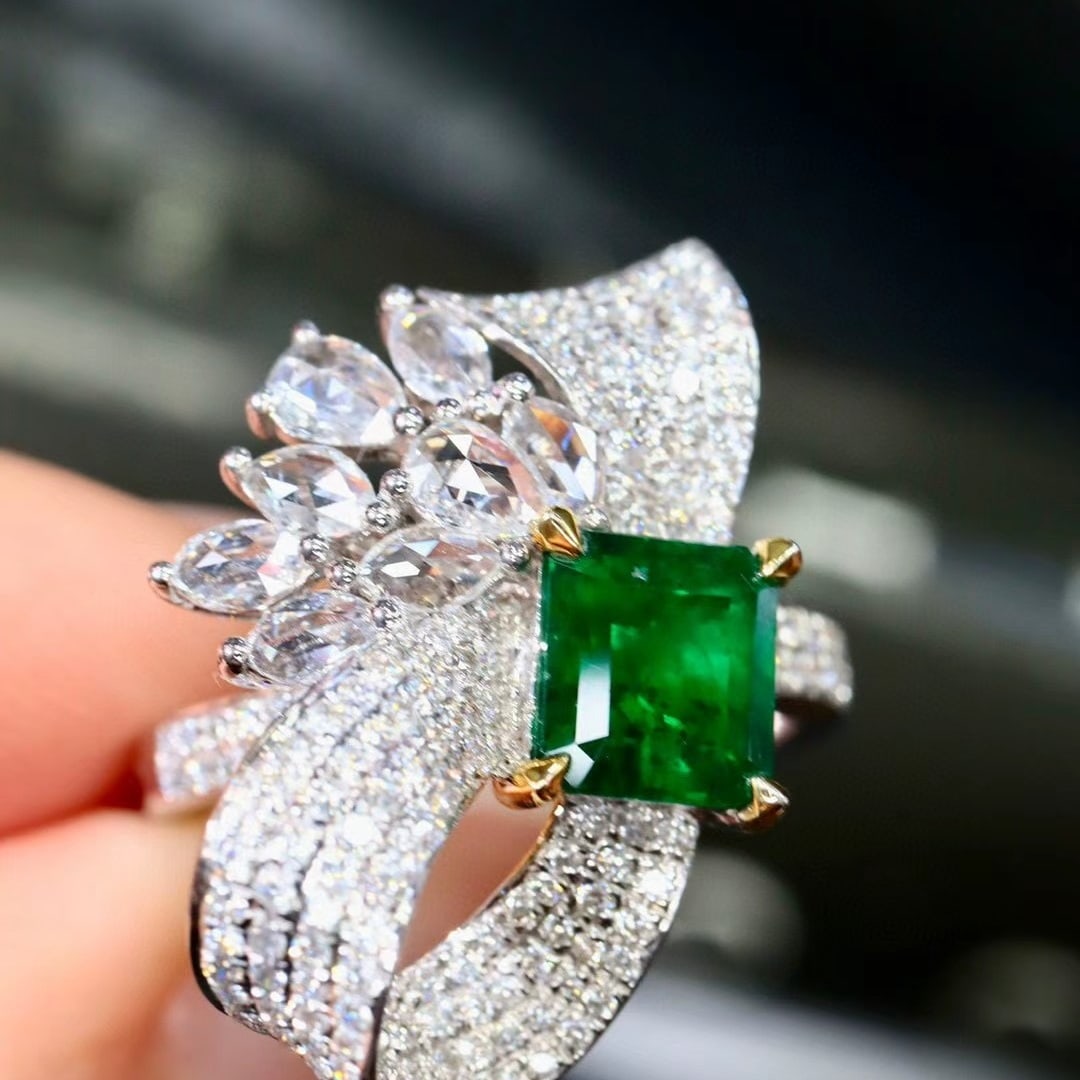 14k Gold 2.31 Ctw Vivid Green Natural Emerald & Diamond Ring - 3