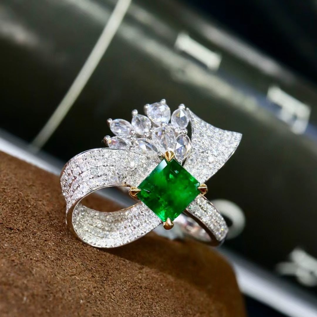 14k Gold 2.31 Ctw Vivid Green Natural Emerald & Diamond Ring - 4