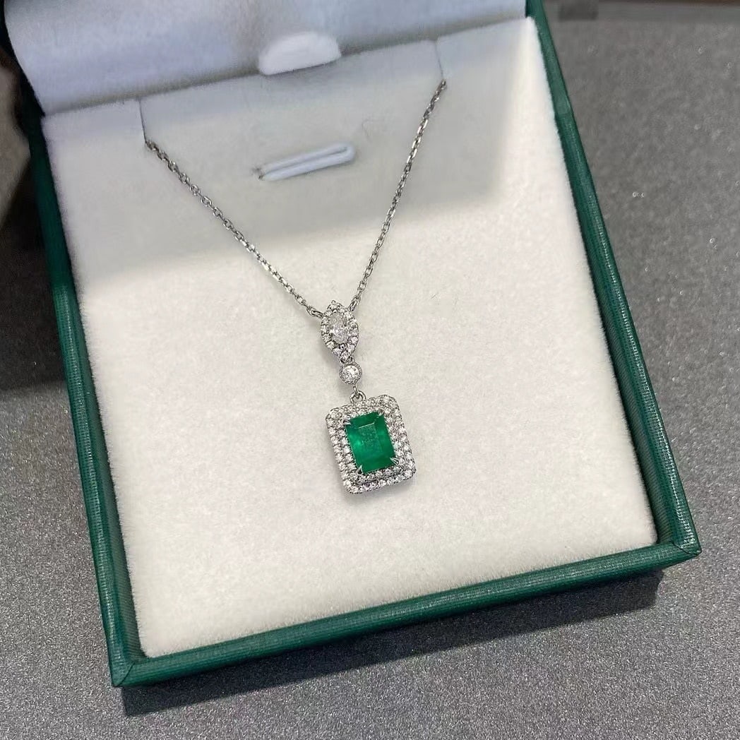 14k Gold 1.41 Ctw Vivid Green Natural Emerald & Diamond Necklace: Ref:230988330 // gold content:14k gold // main gemstone:emerald // shape:octagonal // carat weight:0. 93ct // color:vivid green // treatment:natural // // adjacent gemstone 2 : diamond // shape:baguet