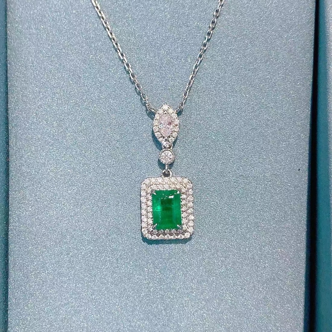 14k Gold 1.41 Ctw Vivid Green Natural Emerald & Diamond Necklace - 4
