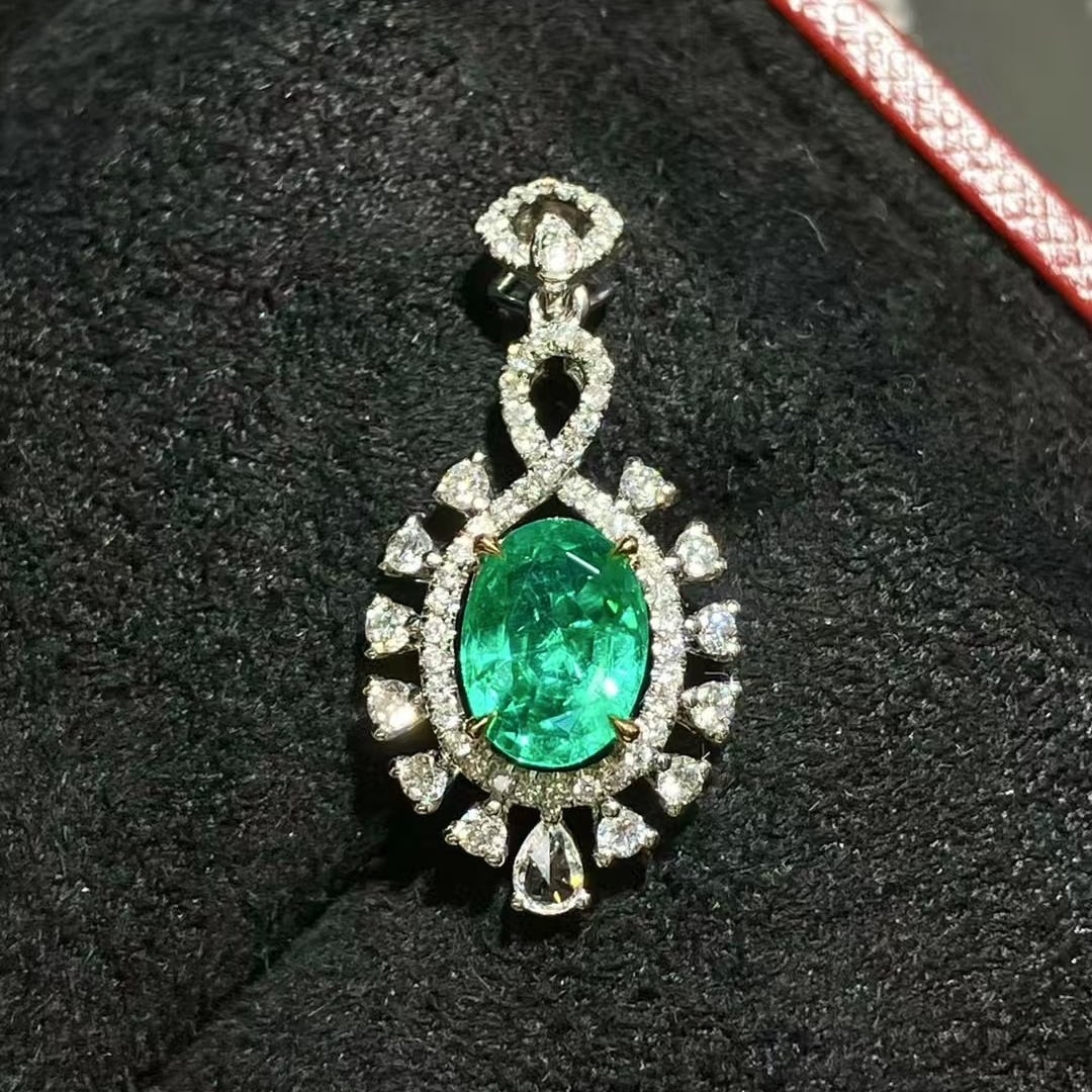 14k Gold 1.44 Ctw Vivid Green Natural Emerald & Diamond Pendant( Without Chain ): Ref:230988332 // gold content:14k gold // main gemstone:emerald // shape:oval // carat weight:1. 04ct // color:vivid green // treatment:natural // // adjacent gemstone 2 : diamond // shape:multiply //
