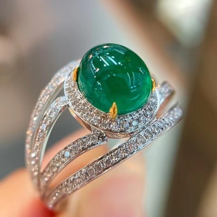 14k Gold 3.26 Ctw Vivid Green Natural Emerald & Diamond Ring: Ref:230988334 // gold content:14k gold // ring size:7. 25us // // main gemstone:emerald // shape:oval // carat weight:2. 70ct // color:vivid green // treatment:natural // // adjacent gemstone 2 : diam