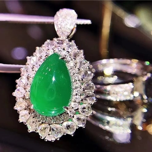 14k Gold 5.81 Ct Vivid Green Natural Emerald & Diamond Ring/pendant( Without Chain ): Ref:230988354 // gold content:14k gold // ring size:7. 25us // // main gemstone:emerald // shape:pear // carat weight:5. 81ct // color:vivid green // treatment:natural // // adjacent gemstone 2 :