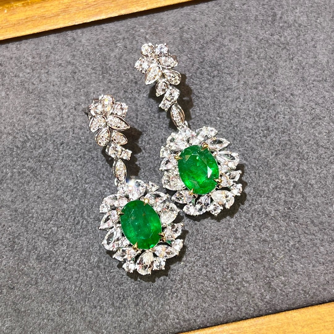 14k Gold 2.63 Ctw Vivid Green Natural Emerald & Diamond Earrings: Ref:230988355 // gold content:14k gold // main gemstone:emerald // shape:oval // carat weight:2. 52ct // color:vivid green // treatment:natural // // adjacent gemstone 2 : diamond // number of stones:
