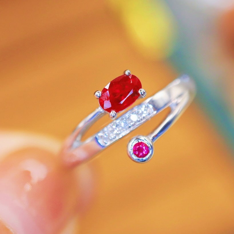 14k Gold 0.45 Ctw Natural Ruby & Ruby Ring: Ref:230988359 // gold content:14k gold // ring size:7. 25us // // main gemstone:ruby // shape:oval // carat weight:0. 42ct // color:red // treatment:natural // // adjacent gemstone 2 : ruby //