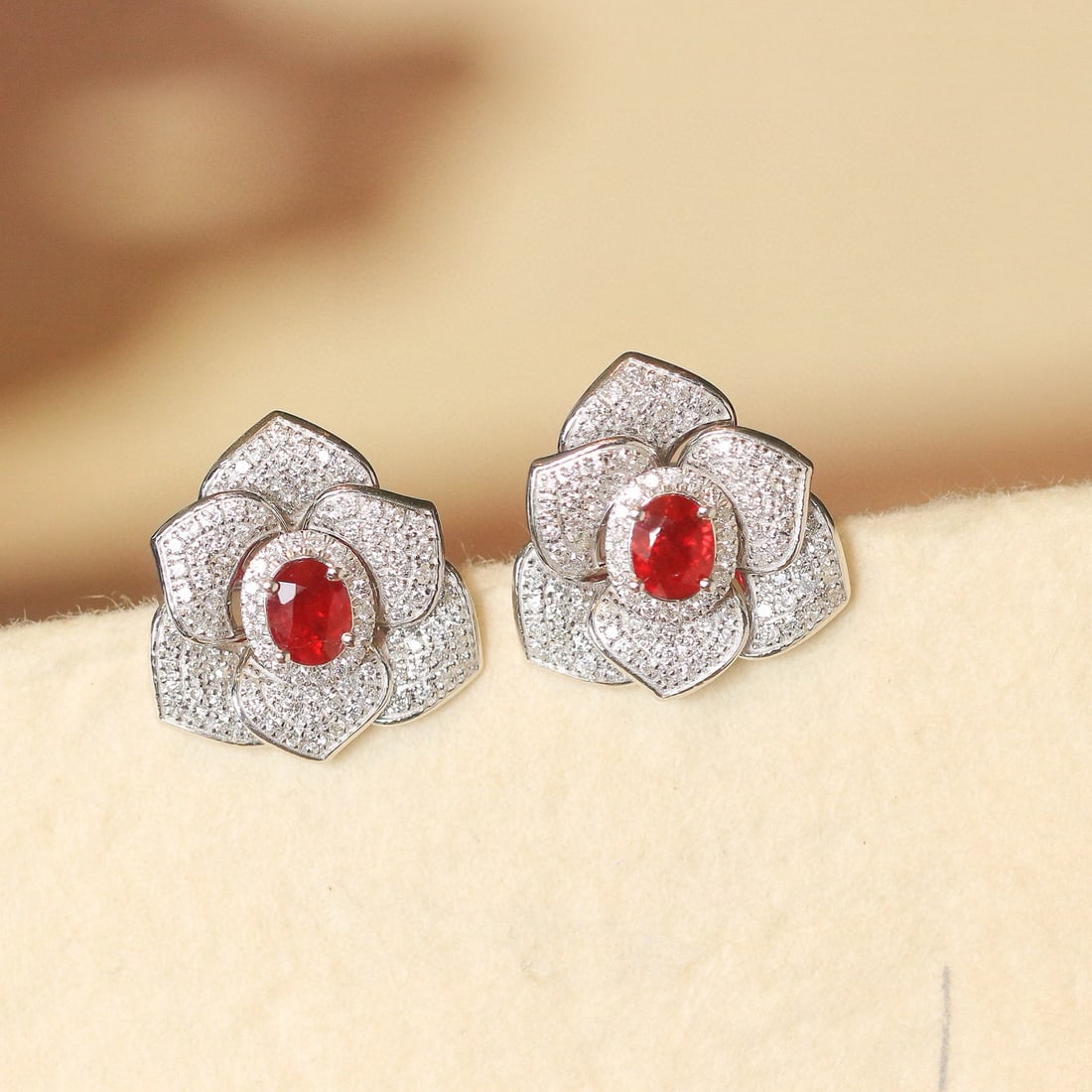 14k Gold 1.31 Ctw Natural Ruby & Diamond Earrings: Ref:230988360 // gold content:14k gold // main gemstone:ruby // shape:oval // carat weight:0. 65ct // color:pigeonblood red // treatment:natural // // adjacent gemstone 2 : diamond // shape:round //