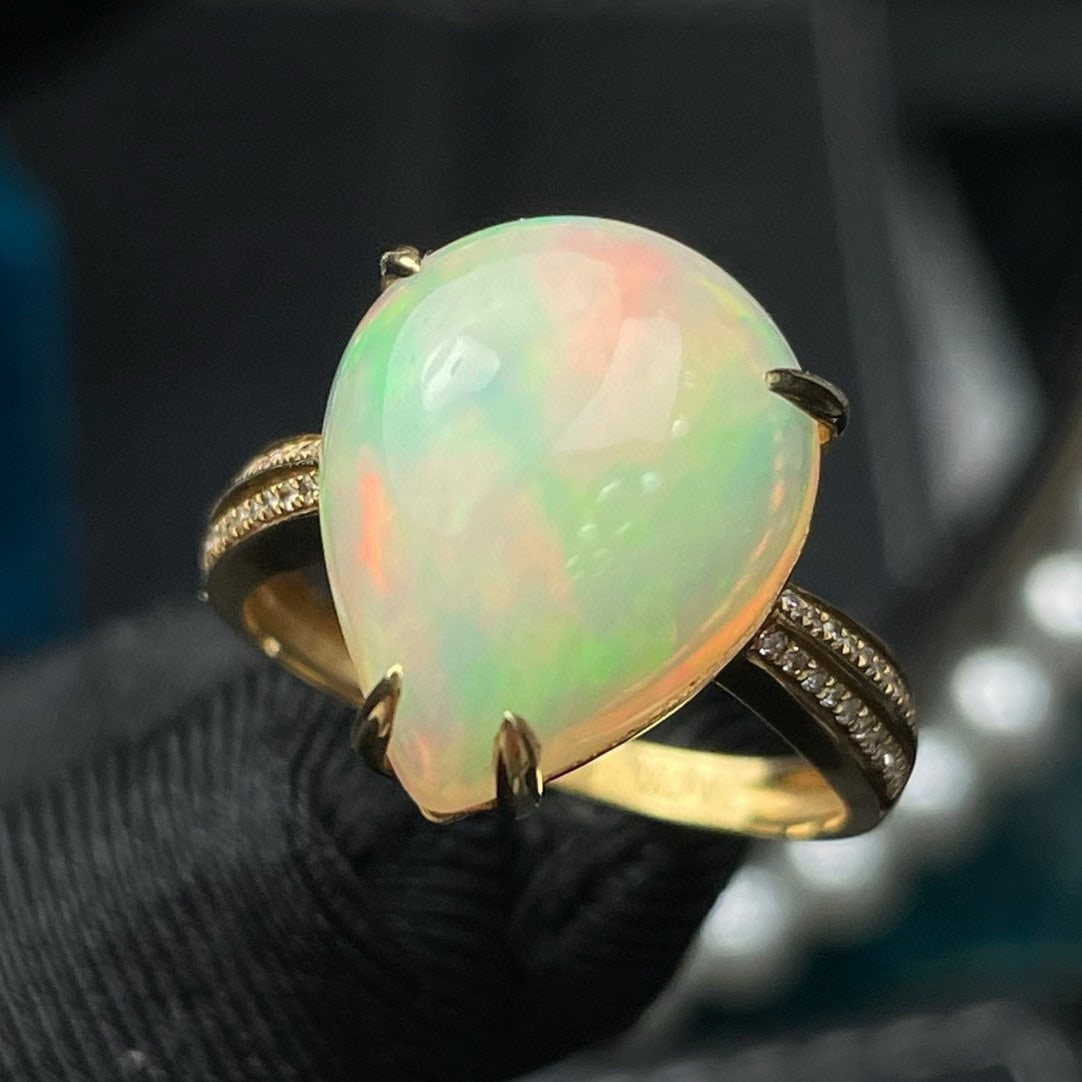 14k Gold 6.41 Ct Natural Opal & Diamond Ring: Ref:230988371 // gold content:14k gold // ring size:7. 25us // // main gemstone:opal // shape:pear // carat weight:6. 41ct // color:color // treatment:natural // // adjacent gemstone 2 : diamond //