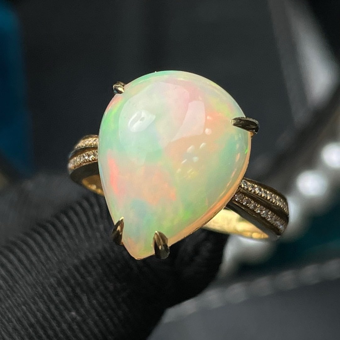 14k Gold 6.41 Ct Natural Opal & Diamond Ring - 4