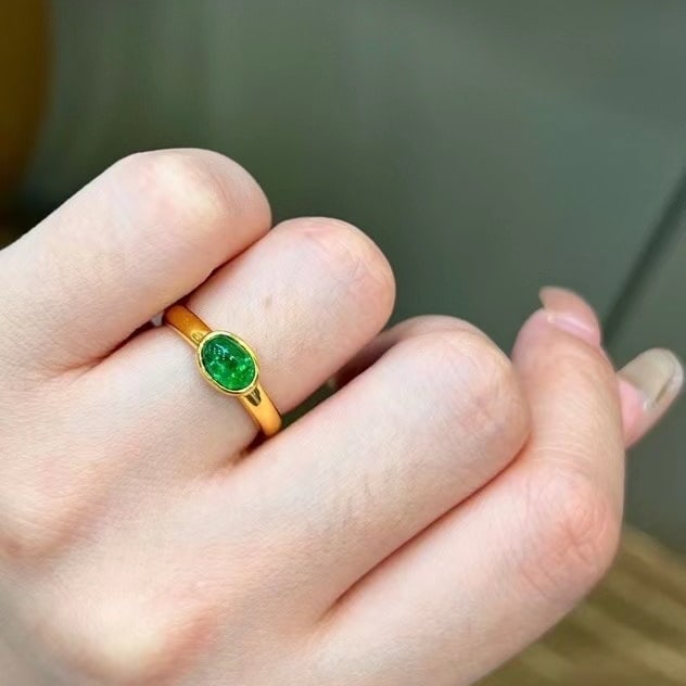 14k Gold 0.95 Ct Vivid Green Natural Emerald Ring - 4
