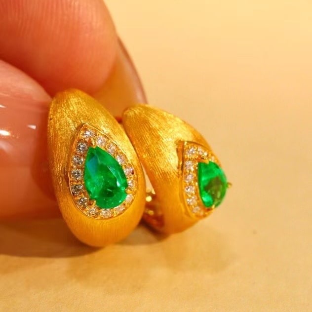 14k Gold 0.70 Ctw Vivid Green Natural Emerald & Diamond Earrings - 3