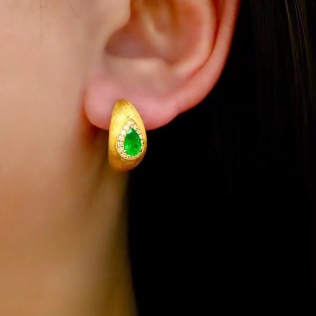 14k Gold 0.70 Ctw Vivid Green Natural Emerald & Diamond Earrings - 5
