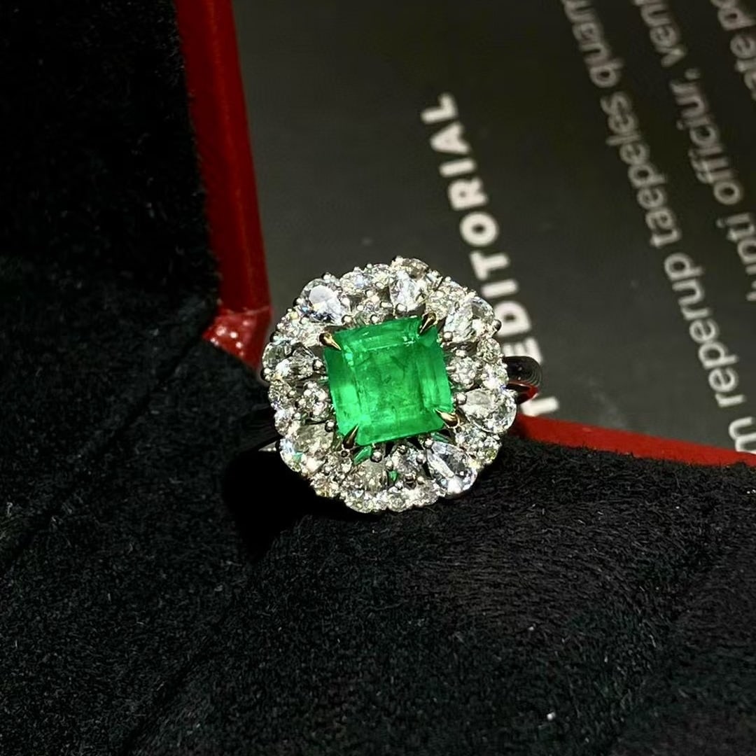 14k Gold 2.51 Ctw Vivid Green Natural Emerald & Sapphire Ring: Ref:230988386 // gold content:14k gold // ring size:7. 25us // // main gemstone:emerald // shape:octagonal // carat weight:1. 59ct // color:vivid green // treatment:natural // // adjacent gemstone 2