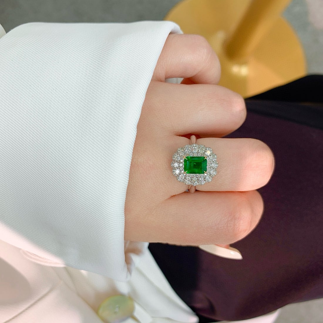 14k Gold 0.9 Ct Vivid Green Natural Emerald & Diamond Ring - 6