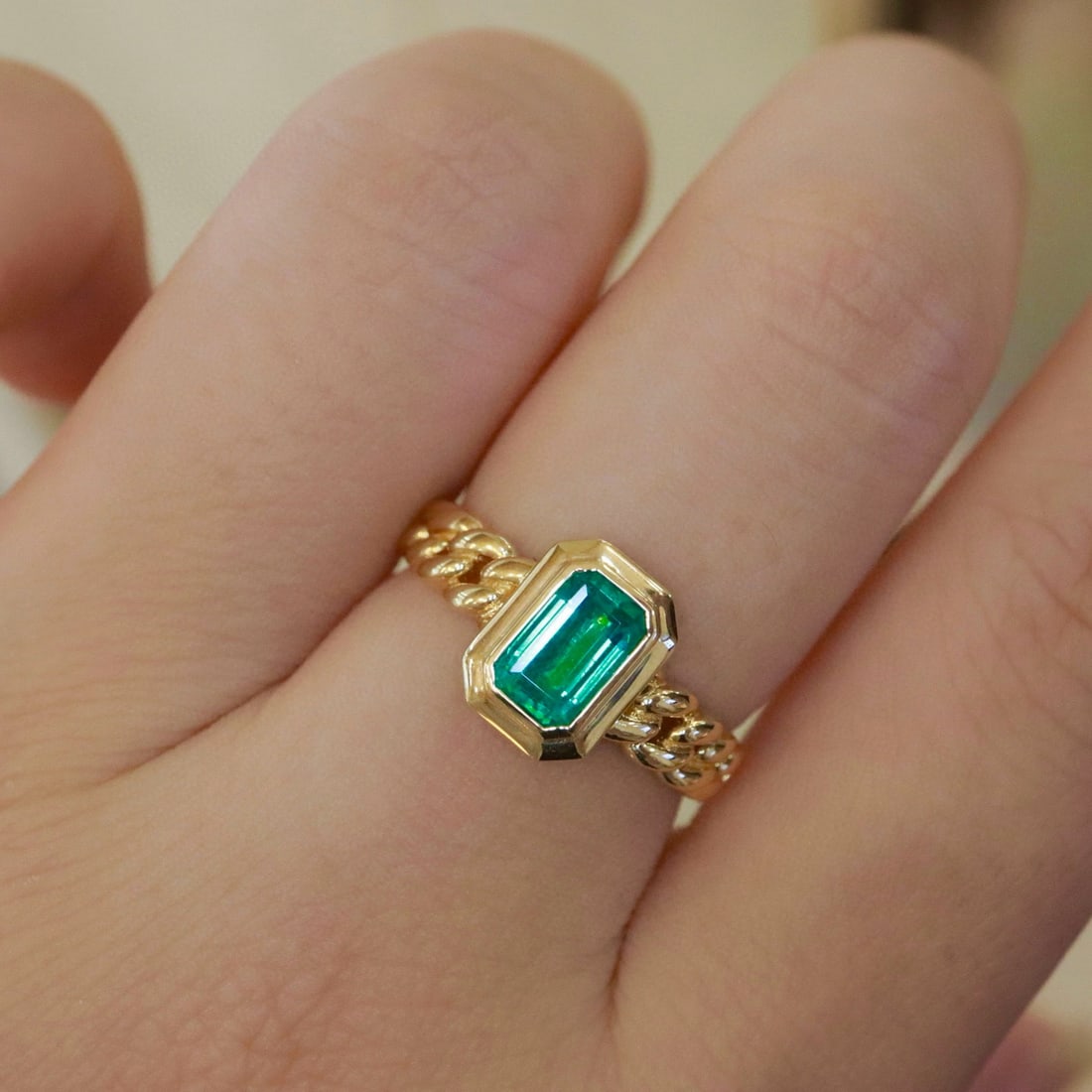 14k Gold 0.85 Ct Natural Emerald Ring: Ref:230988408 // gold content:14k gold // ring size:7. 25us // // main gemstone:emerald // shape:octagonal // carat weight:0. 85ct // color:green // treatment:natural // Low Estimate: 5700 Condition: