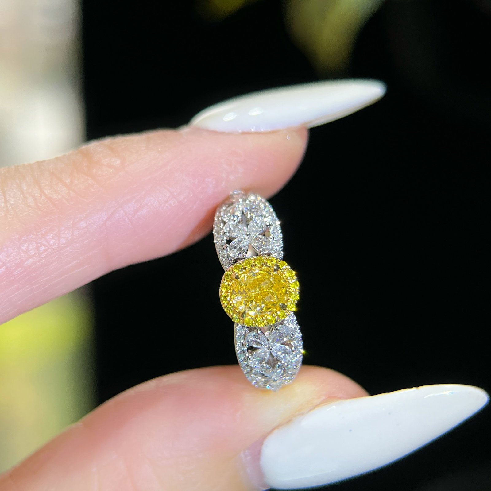 14k Gold 1.02 Ctw Natural Yellow Diamond & Diamond Ring - 4