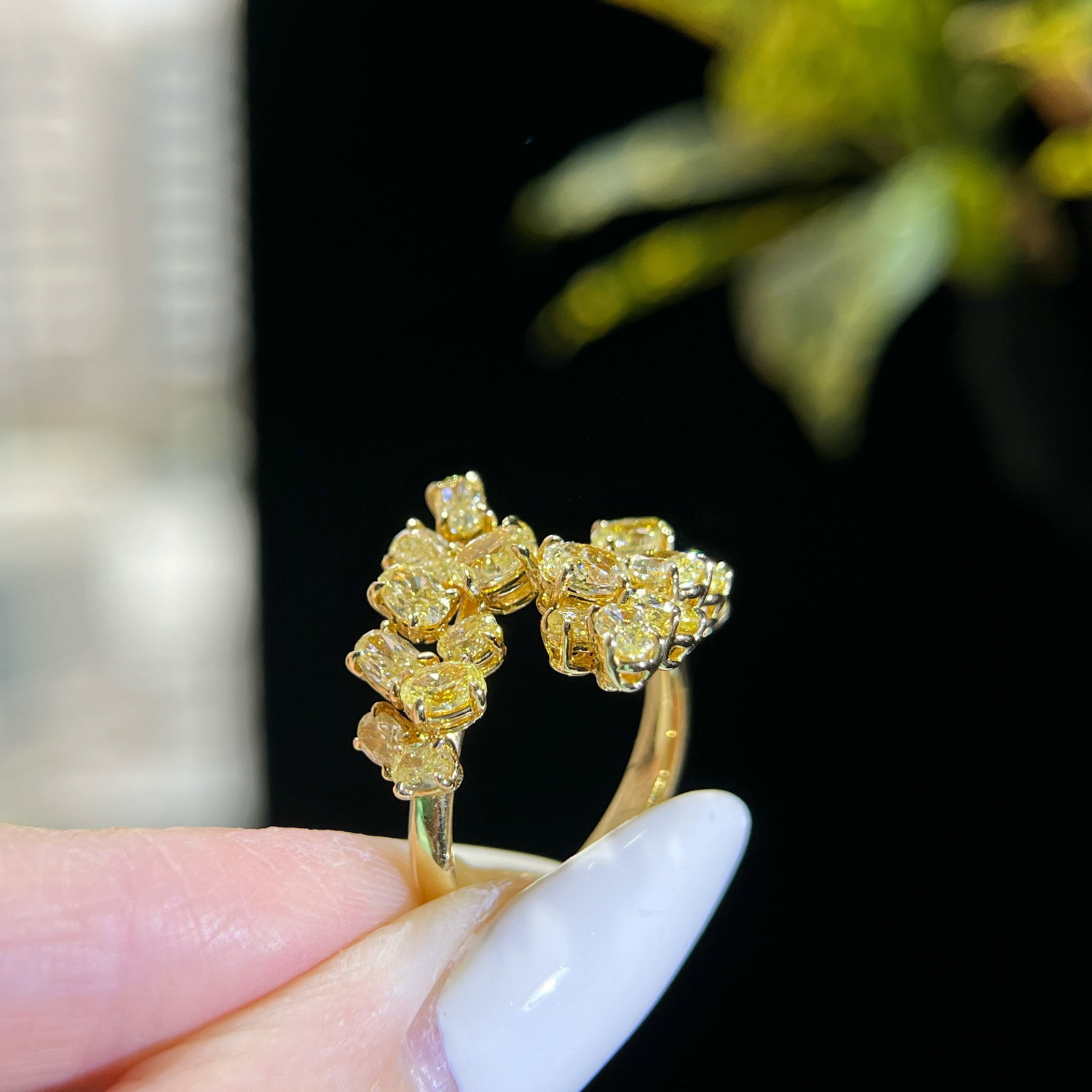 14k Gold 3.30 Ct Natural Yellow Diamond Ring - 4