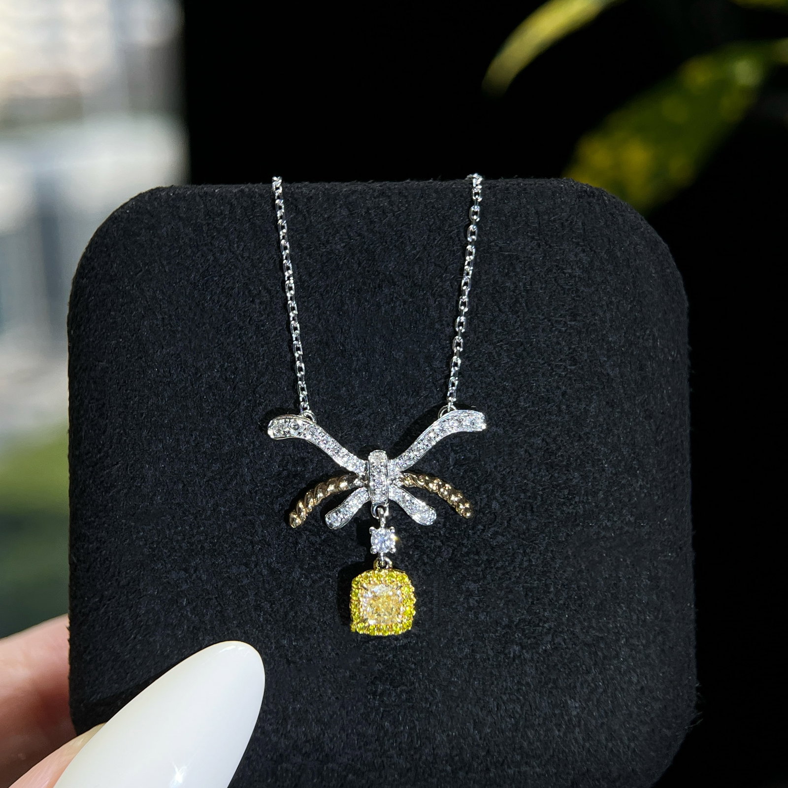 14k Gold 0.43 Ctw Natural Yellow Diamond & Diamond Necklace: Ref:230988422 // gold content:14k gold // main gemstone:yellow diamond // shape:cushion // carat weight:0. 21ct // color:yellow // treatment:natural // // adjacent gemstone 2 : diamond // shape:round
