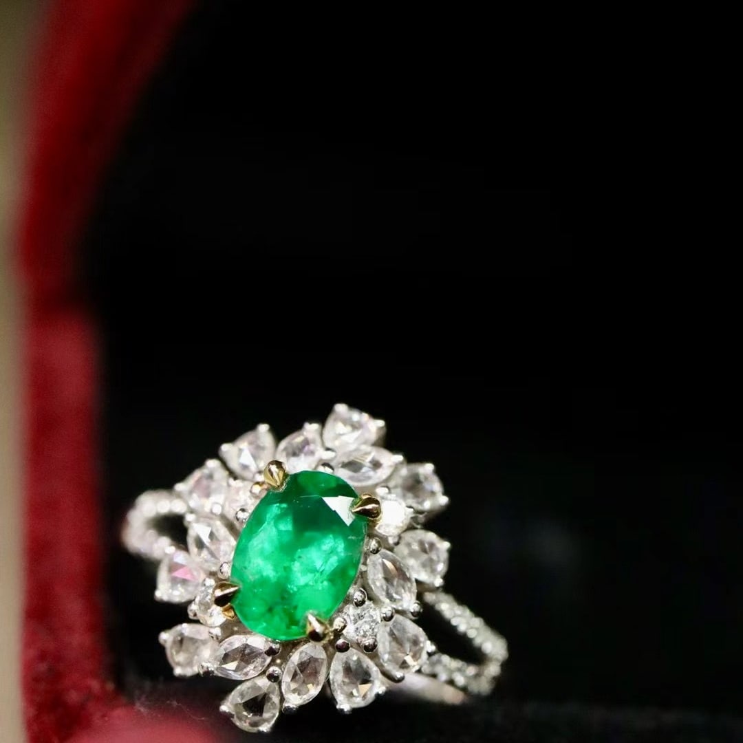 14k Gold 1.35 Ctw Vivid Green Natural Emerald & Diamond Ring: Ref:230988433 // gold content:14k gold // ring size:7. 25us // // main gemstone:emerald // shape:oval // carat weight:0. 67ct // color:vivid green // treatment:natural // // adjacent gemstone 2 : diam
