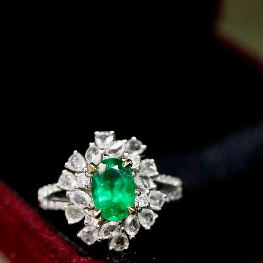 14k Gold 1.35 Ctw Vivid Green Natural Emerald & Diamond Ring - 3