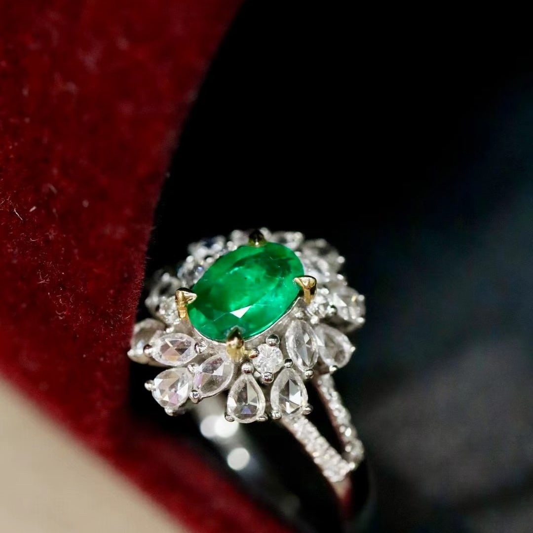 14k Gold 1.35 Ctw Vivid Green Natural Emerald & Diamond Ring - 4