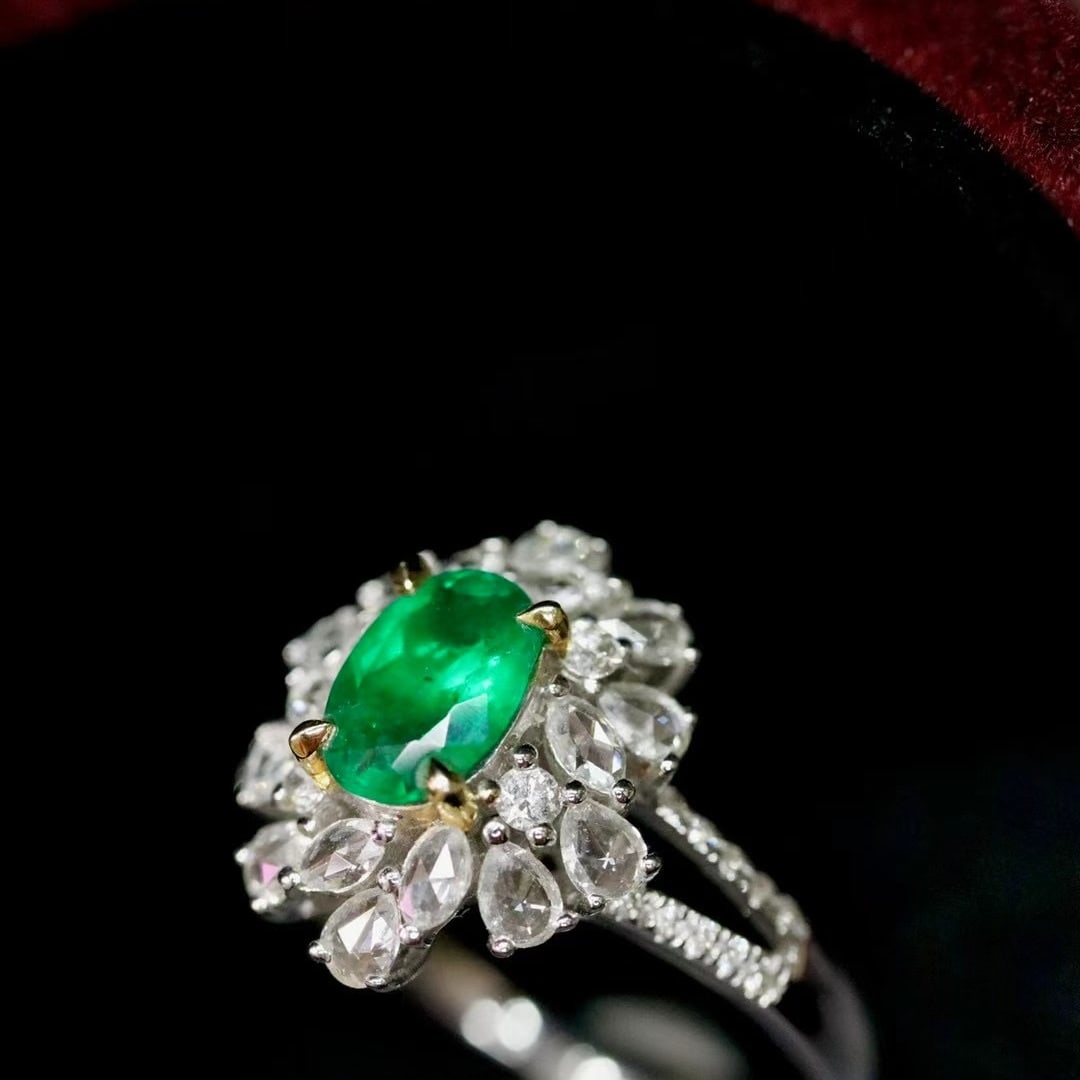 14k Gold 1.35 Ctw Vivid Green Natural Emerald & Diamond Ring - 5