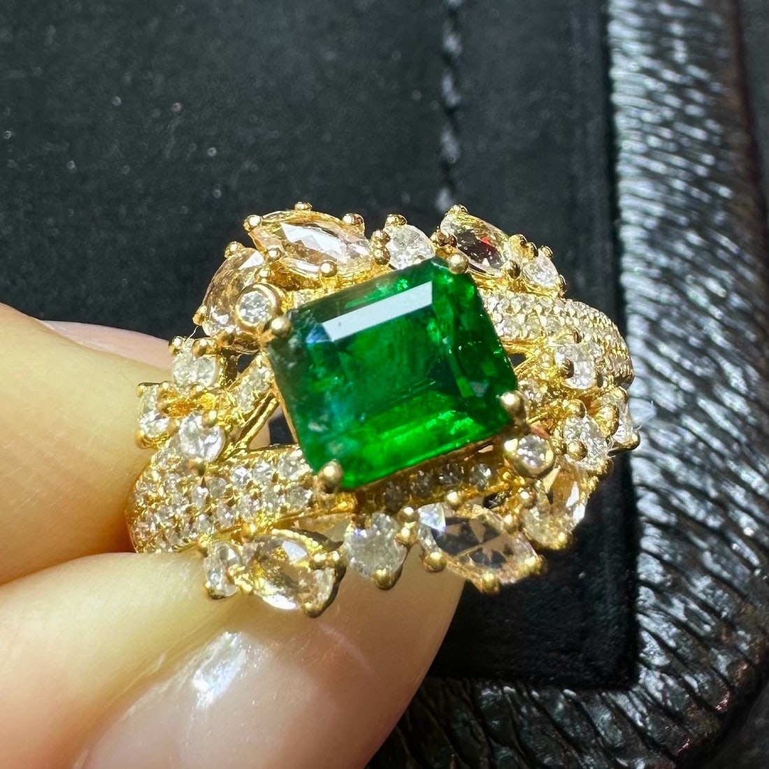 14k Gold 1.55 Ctw Vivid Green Natural Emerald & Diamond Ring: Ref:230988435 // gold content:14k gold // ring size:7. 25us // // main gemstone:emerald // shape:octagonal // carat weight:1. 1ct // color:vivid green // treatment:natural // // adjacent gemstone 2 : 