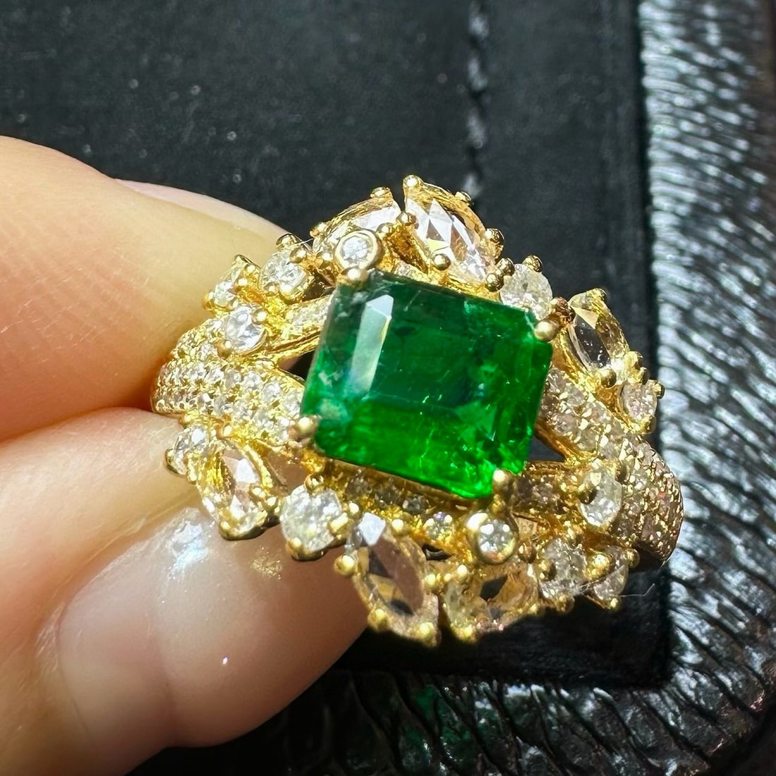 14k Gold 1.55 Ctw Vivid Green Natural Emerald & Diamond Ring - 3