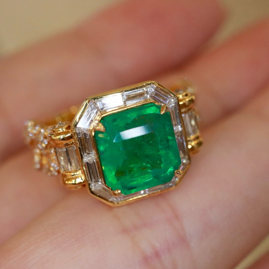 14k Gold 3.15 Ctw Vivid Green Natural Emerald & Diamond Ring - 2