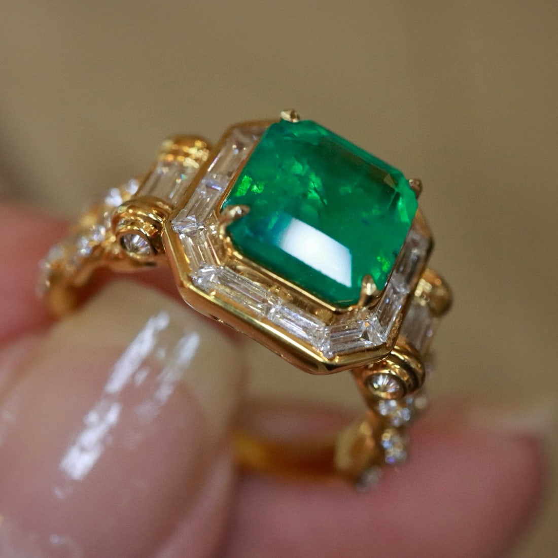 14k Gold 3.15 Ctw Vivid Green Natural Emerald & Diamond Ring - 4