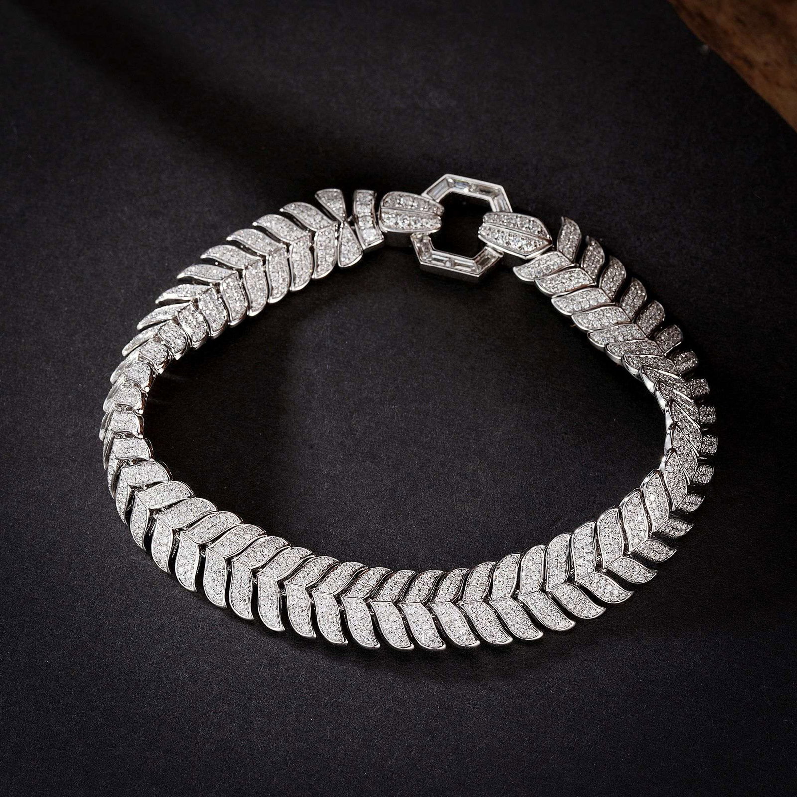 14k Gold 2.68 Ct Natural H Diamond Bracelet: Ref:230991010 // gold content:14k gold // main gemstone:diamond // shape:round // carat weight:2. 68ct // clarity grade:vs-si // color:h // treatment:natural // cut grade:g // Condition: New Low Estim