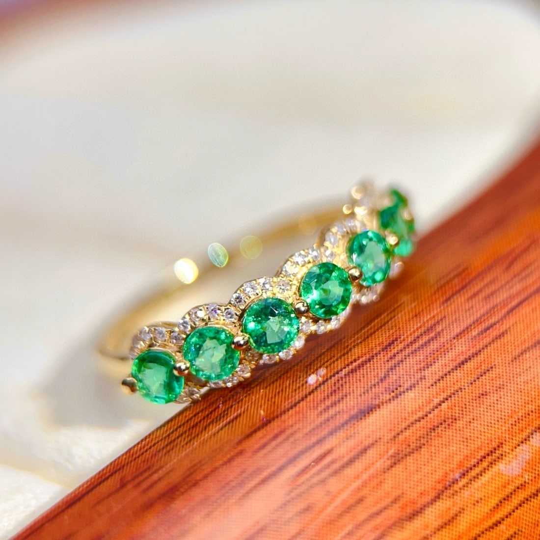 14k Gold 0.8 Ct Natural Emerald & Diamond Ring - 2