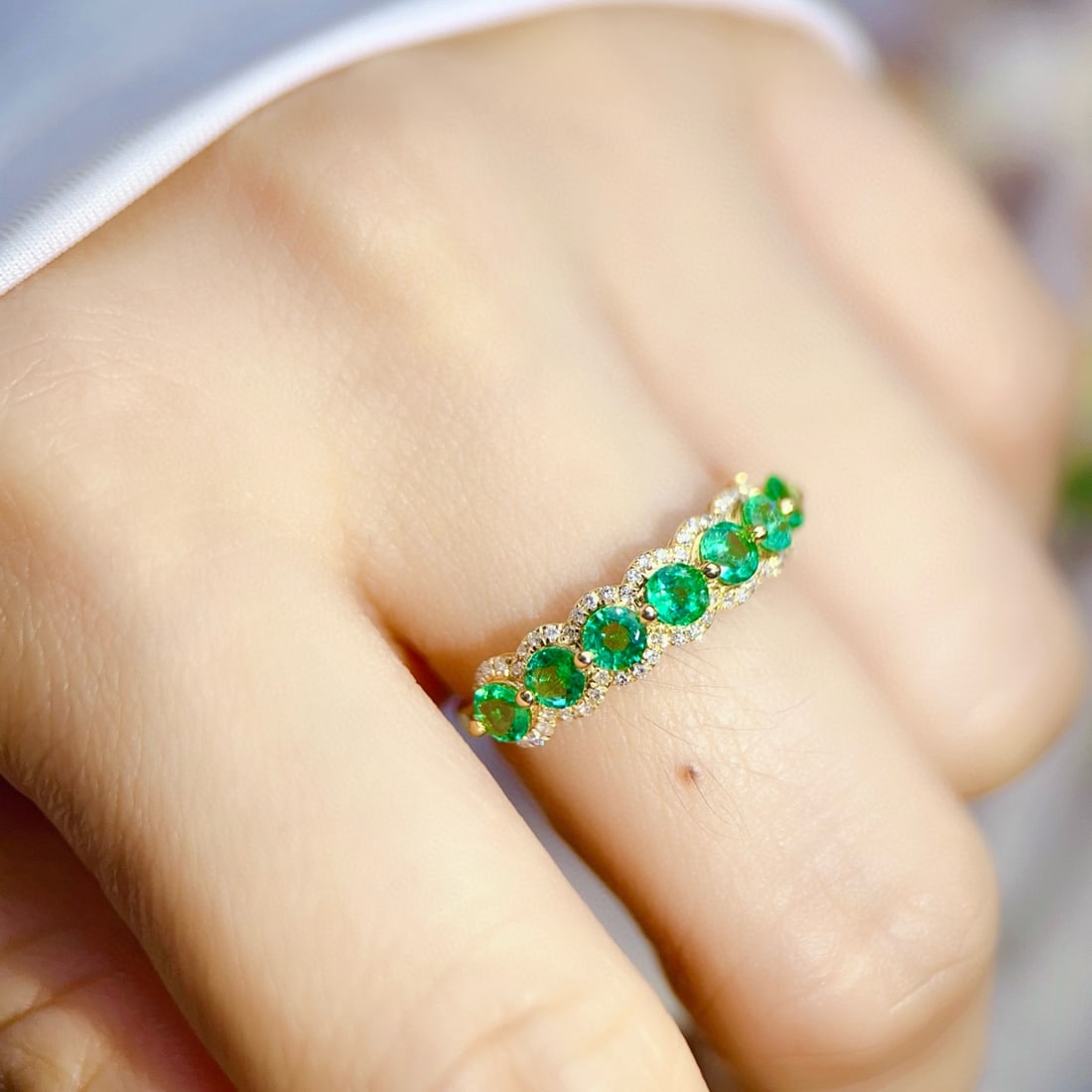 14k Gold 0.8 Ct Natural Emerald & Diamond Ring - 3