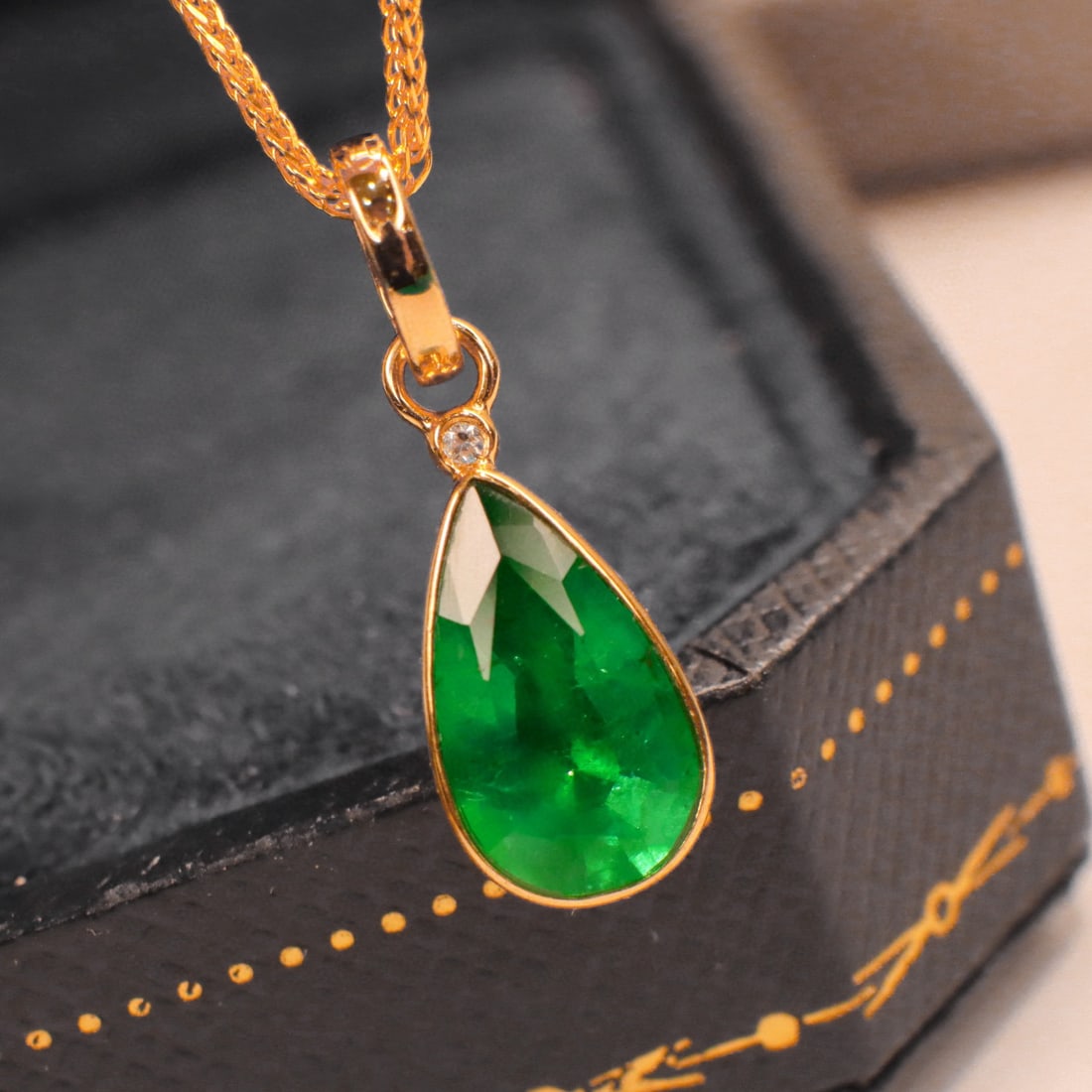 14k Gold 1.56 Ctw Natural Emerald & Diamond Pendant( Without Chain ) - 3