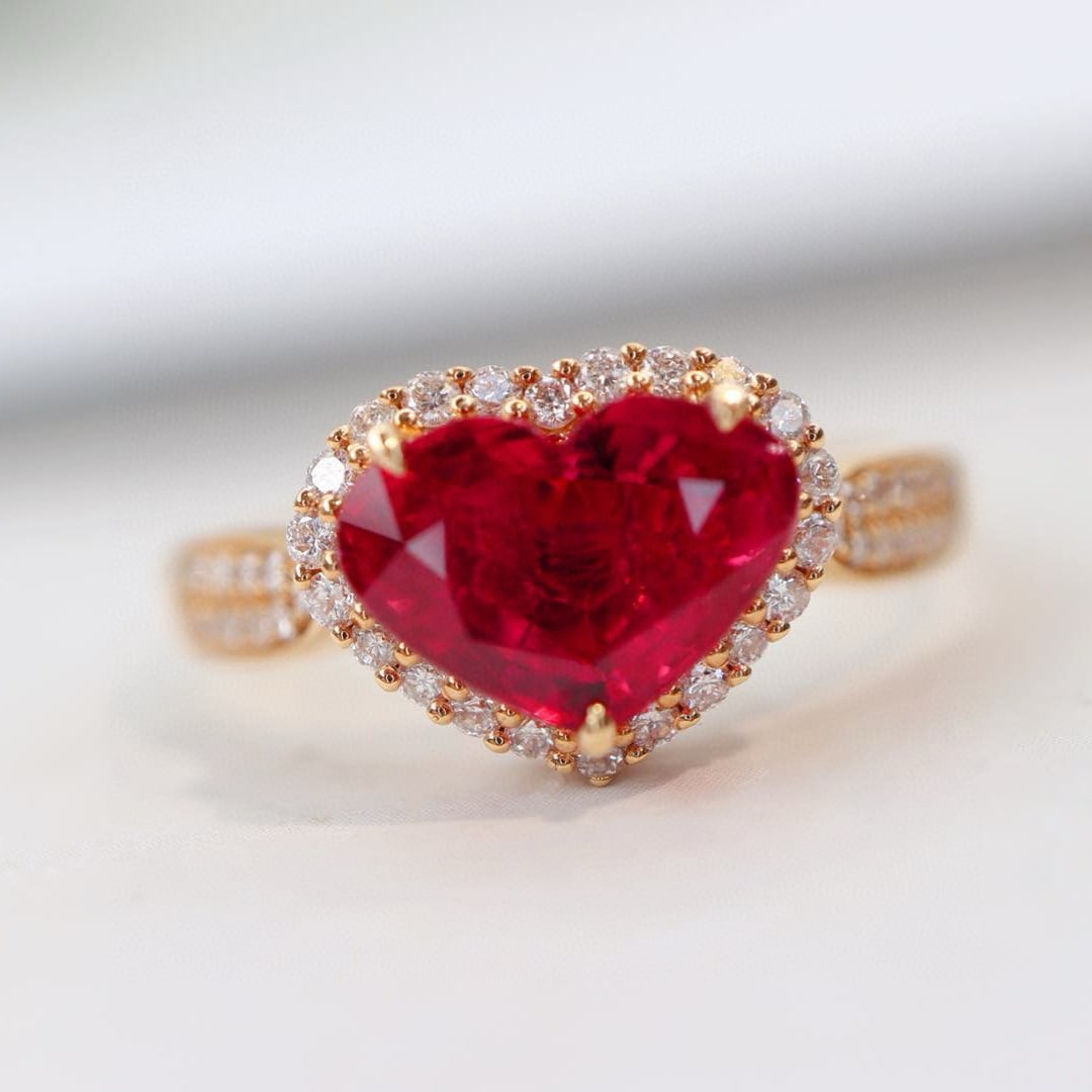 14k Gold 2.06 Ctw Natural Ruby & Diamond Ring: Ref:230991021 // gold content:14k gold // ring size:7. 25us // // main gemstone:ruby // shape:heart // carat weight:1. 8ct // color:red // treatment:natural // // adjacent gemstone 2 : diamond //
