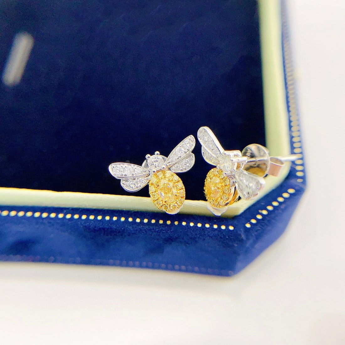 14k Gold 0.48 Ctw Natural Yellow Diamond & Diamond & Bees Earrings - 2