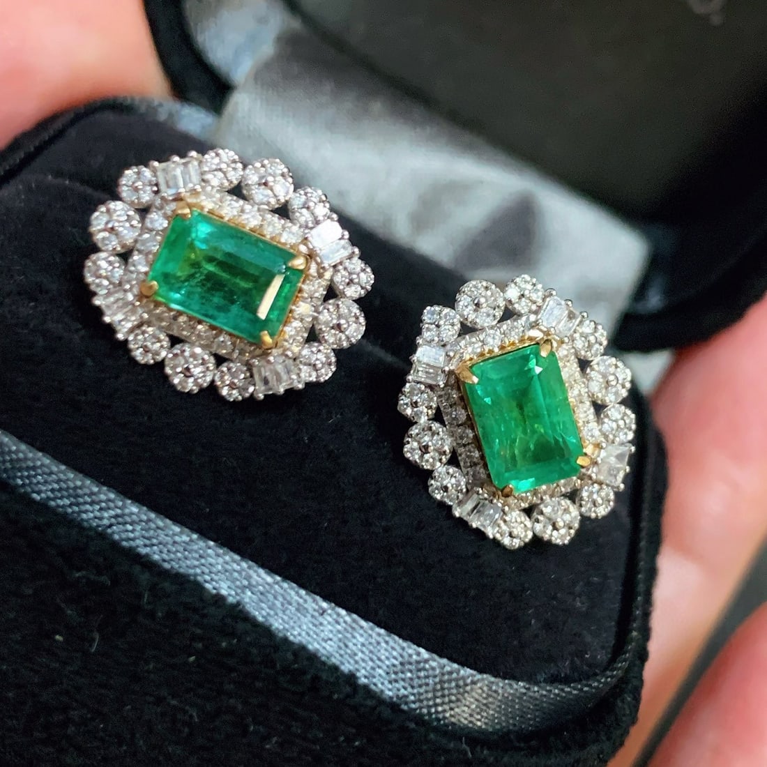 14k Gold 2.2 Ct Natural Emerald & Diamond Earrings - 4