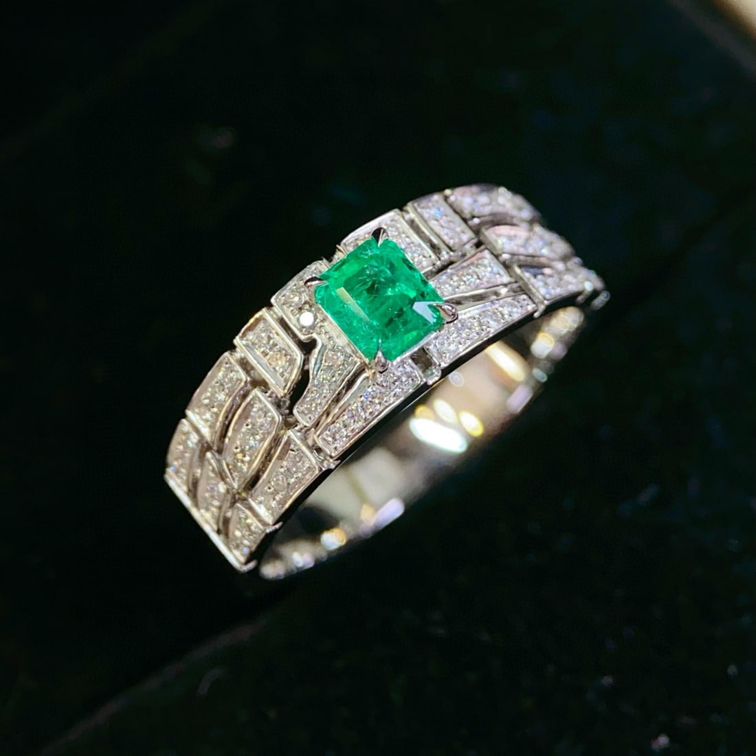 14k Gold 0.58 Ctw Natural Emerald & Diamond Ring: Ref:230991036 // gold content:14k gold // ring size:7. 25us // // main gemstone:emerald // shape:octagonal // carat weight:0. 35ct // color:green // treatment:natural // // adjacent gemstone 2 : diamo