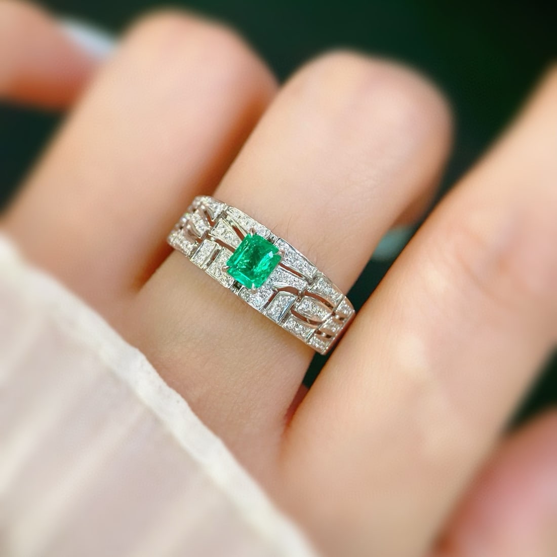 14k Gold 0.58 Ctw Natural Emerald & Diamond Ring - 5