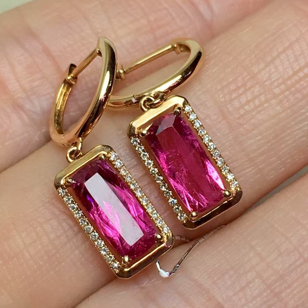 14k Gold 1.8 Ct Natural Tourmaline & Diamond Earrings: Ref:230991037 // gold content:14k gold // main gemstone:tourmaline // shape:cushion // carat weight:1. 8ct // color:purple // treatment:natural // // adjacent gemstone 2 : diamond // number of stones: