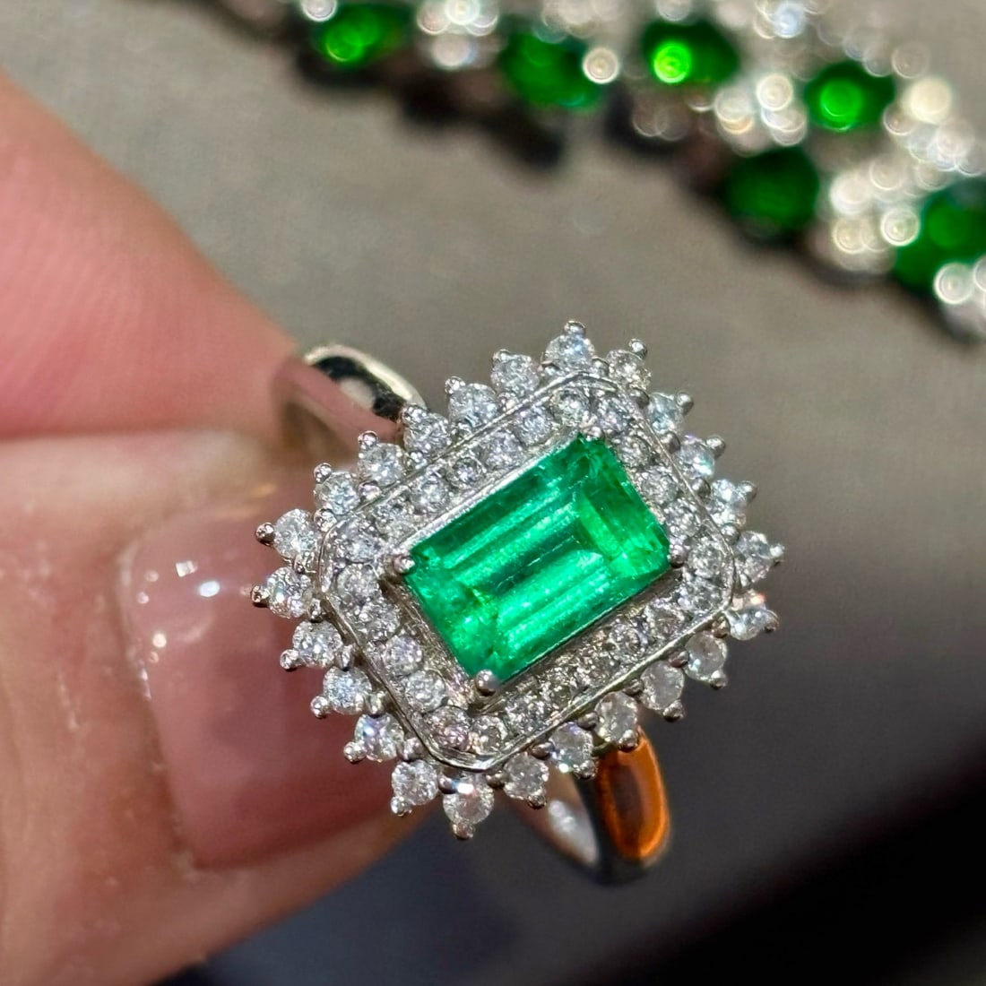14k Gold 1.1 Ct Vivid Green Natural Emerald & Diamond Ring: Ref:230991040 // gold content:14k gold // ring size:7. 25us // // main gemstone:emerald // shape:octagonal // carat weight:1. 1ct // color:vivid green // treatment:natural // // adjacent gemstone 2 :