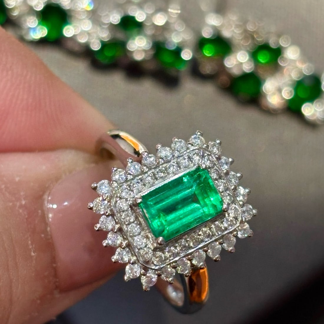 14k Gold 1.1 Ct Vivid Green Natural Emerald & Diamond Ring - 2