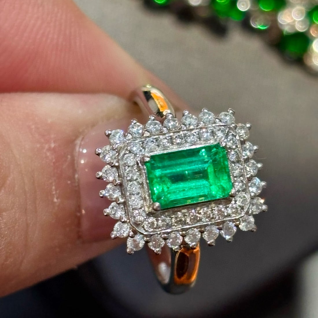 14k Gold 1.1 Ct Vivid Green Natural Emerald & Diamond Ring - 3