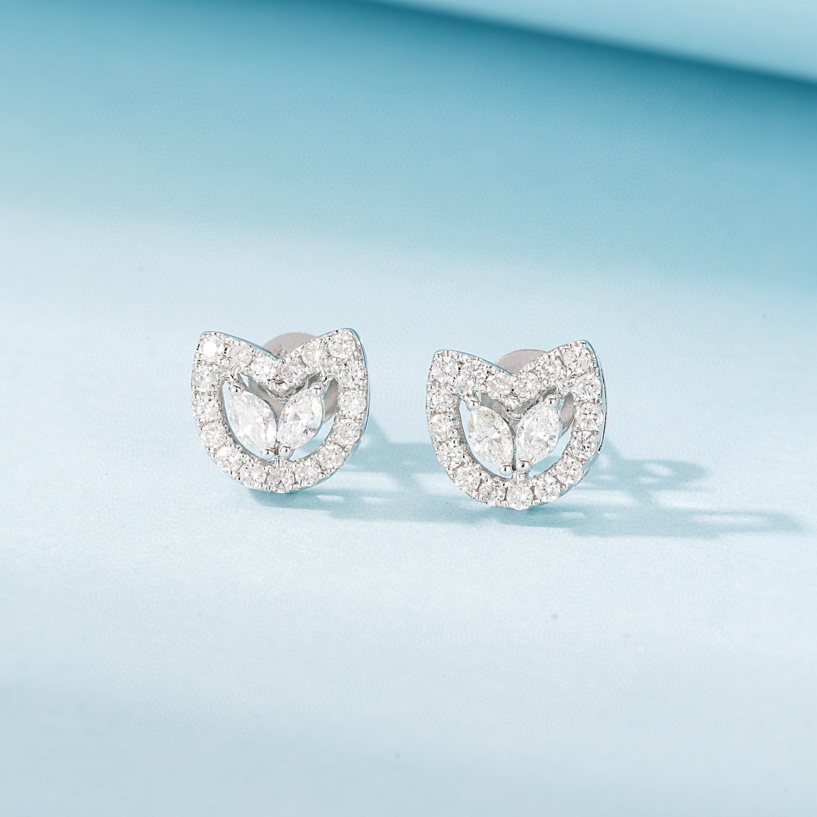 14k Gold 0.40 Ctw Natural H Diamond Earrings: Ref:230991041 // gold content:14k gold // main gemstone:diamond // shape:marquise // carat weight:0. 16ct // clarity grade:vs-si // color:h // treatment:natural // // adjacent gemstone 2 : diamond // 