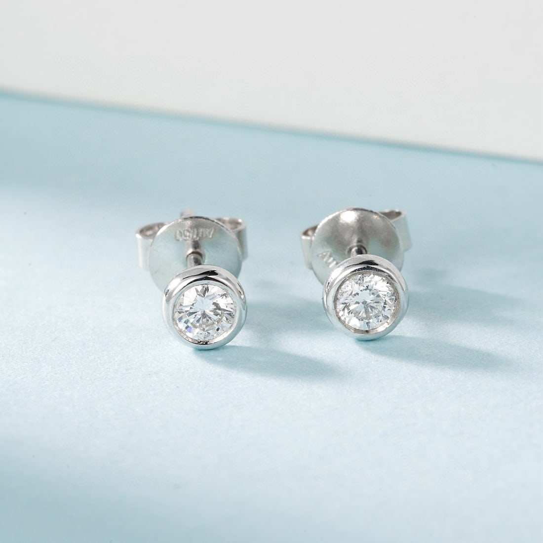 14k Gold 0.2 Ct Natural H Diamond Earrings: Ref:230991043 // gold content:14k gold // main gemstone:diamond // shape:round // carat weight:0. 2ct // clarity grade:vs-si // color:h // treatment:natural // cut grade:g // Condition: New Low