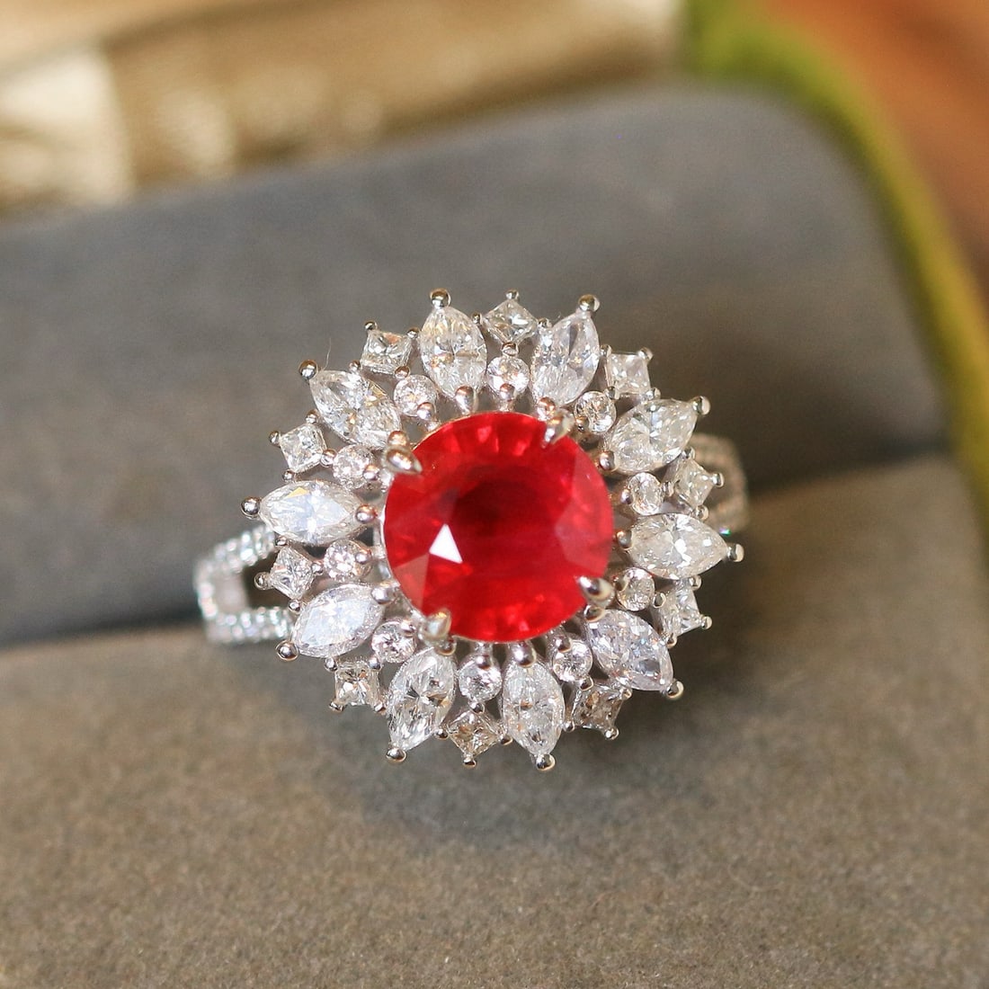 14k Gold 4.04 Ctw Natural Ruby & Diamond Ring: Ref:230991044 // gold content:14k gold // ring size:7. 25us // // main gemstone:ruby // shape:round // carat weight:2. 71ct // color:pigeonblood red // treatment:natural // cut grade:g // // adjacent 