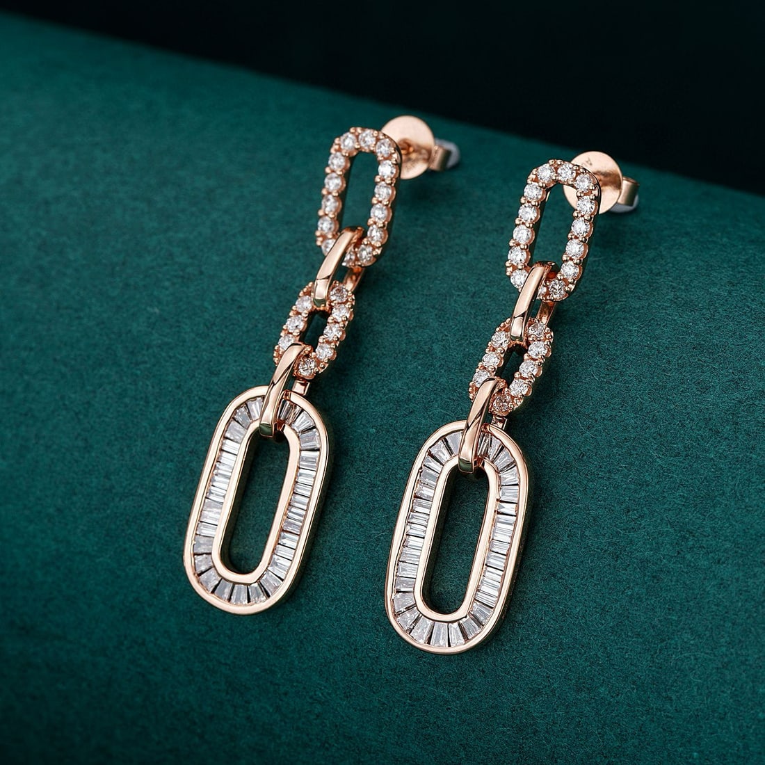 14k Gold 1.3 Ctw Natural H Diamond Earrings: Ref:230991045 // gold content:14k gold // main gemstone:diamond // shape:baguette // carat weight:0. 8ct // clarity grade:vs-si // color:h // treatment:natural // // adjacent gemstone 2 : diamond // s