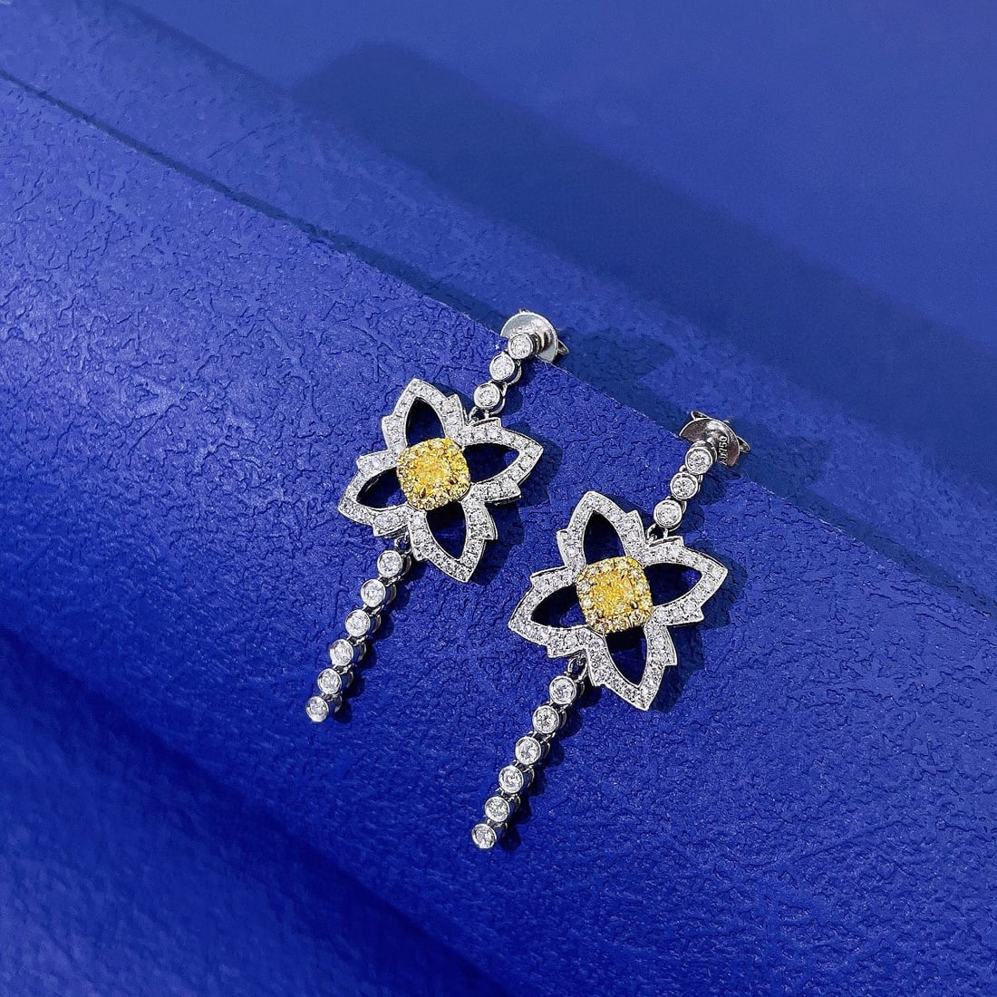 14k Gold 0.81 Ctw Natural Yellow Diamond & Diamond Earrings: Ref:230991047 // gold content:14k gold // main gemstone:yellow diamond // shape:cushion // carat weight:0. 22ct // color:yellow // treatment:natural // // adjacent gemstone 2 : diamond // shape:round 